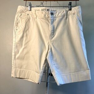 Apt. 9 white Bermuda shorts, Sz 12. Like new.